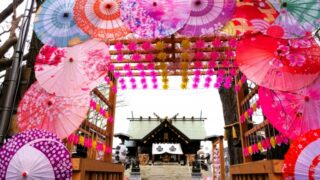 SNSで話題沸騰！札幌諏訪神社で花手水と可愛いお守りに癒やされる、トキメキ神社巡り